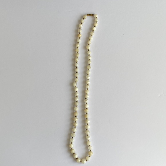 Vintage White Bead Necklace - Picture 3 of 4